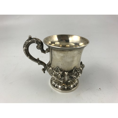 633 - SILVER CUP WITH EMBOSSED DECORATION 170g