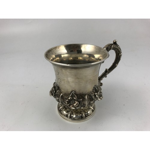 633 - SILVER CUP WITH EMBOSSED DECORATION 170g