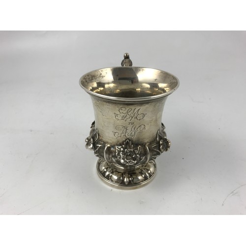 633 - SILVER CUP WITH EMBOSSED DECORATION 170g