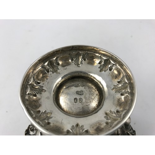 633 - SILVER CUP WITH EMBOSSED DECORATION 170g