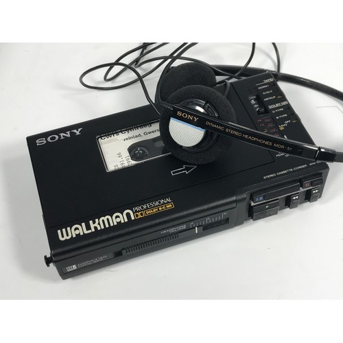 138 - SONY WALKMAN PROFESSIONAL WM-D6C WITH INSTRUCTIONS