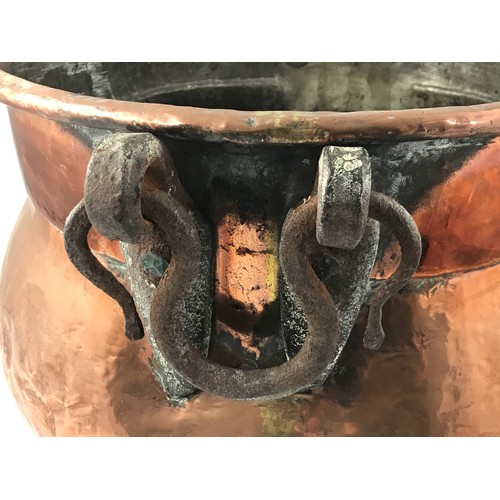 414 - LARGE AND IMPRESSIVE COPPER CAULDRON, APPROX. 49 cm DIA.