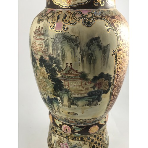 313 - VERY LARGE AND IMPRESSIVE MODERN ORIENTAL VASE, APPROX. 92 cm, PANELS DEPICTING MOUNTAIN SCENES WITH... 