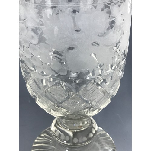 376 - A VERY GOOD QUALITY GEORGIAN GLASS/ CELERY VASE WITH ETCHED FRUIT AND VINE DECORATION, KNOPPED STEM ... 