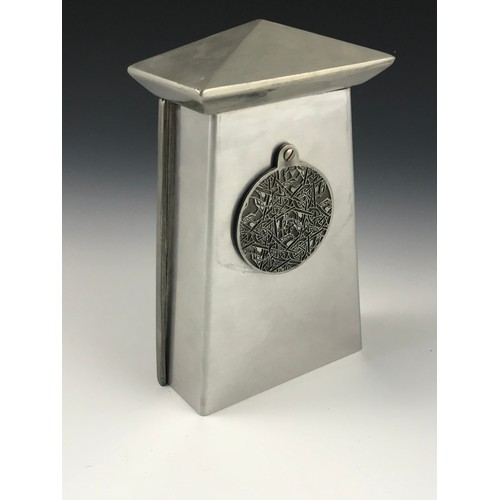 554 - PEWTER MANTLE CLOCK IN THE STYLE OF LIBERTY WITH QUARTZ BATTERY OPERATED MOVEMENT