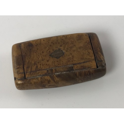 467 - SMALL SNUFF BOX WITH HINGED LID