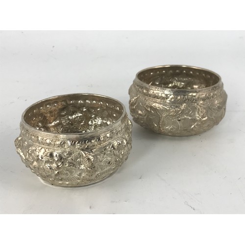 616 - PR. INDIAN SILVER BOWLS WITH EMBOSSED DECORATION, APPROX. 8.5 cm DIA. 156g