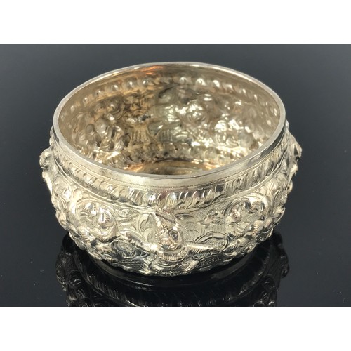 616 - PR. INDIAN SILVER BOWLS WITH EMBOSSED DECORATION, APPROX. 8.5 cm DIA. 156g