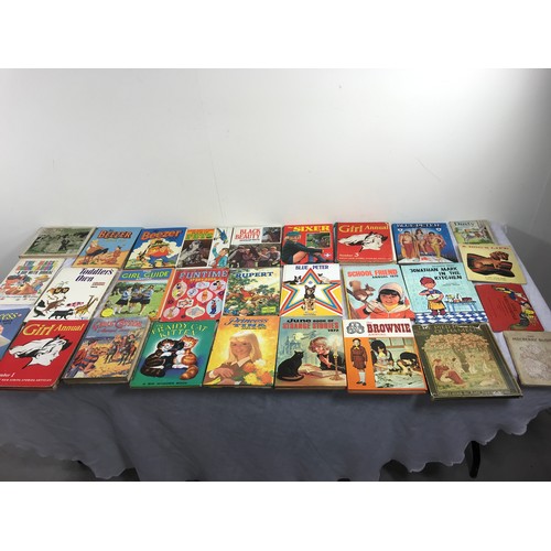 258 - QUANTITY OF CHILDRENS ANNUALS, CHILDRENS BOOKS ETC