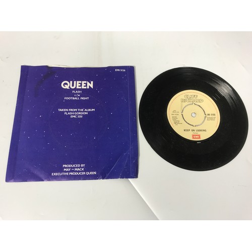 11 - A SCARCE QUEEN FLASH RECORD EMI 5126 IN A QUEEN COVER BUT THE LABEL ON THE RECORD RELATES TO CLIFF R... 