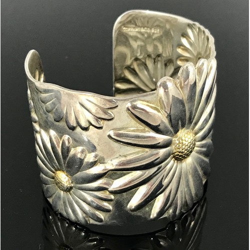 816 - SILVER CUFF BANGLE EMBOSSED WITH LARGE DAISY HEAD DECORATION MARKED TIFFANY AND CO 925