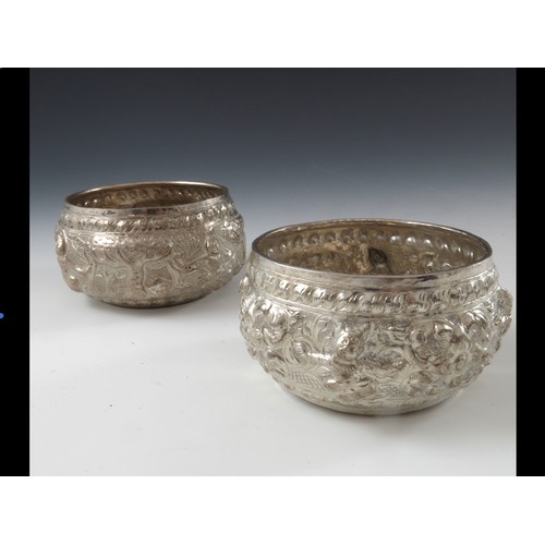 616 - PR. INDIAN SILVER BOWLS WITH EMBOSSED DECORATION, APPROX. 8.5 cm DIA. 156g