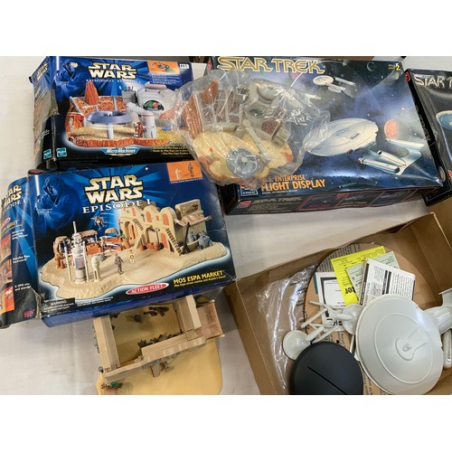 147 - VERY LARGE QUANTITY (x3 LARGE BOXES),  OF PLASTIC ERTL AND SIMILAR MAKE, SCI-FI MODELS FROM STAR WAR... 