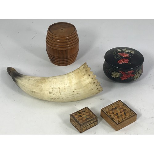 1783 - TREEN BARREL STRING BOX, 2 SMALL TUNBRIDGEWARE TYPE STAMP BOXES, A PAPIER MACHE TRINKET BOX AND COVE... 