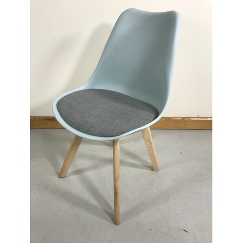 1302 - SET OF 4 CLEAN AND STYLISH CHAIRS IN THE HABITAT STYLE