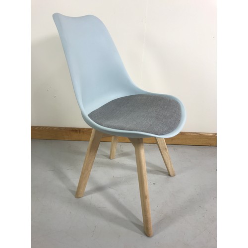 1302 - SET OF 4 CLEAN AND STYLISH CHAIRS IN THE HABITAT STYLE