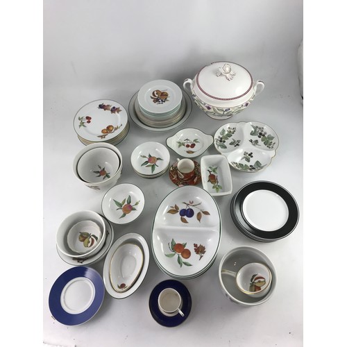 1578 - 2 BOXES OF MISC. ROYAL WORCESTER INCLUDING EVESHAM, LAVINIA ETC.