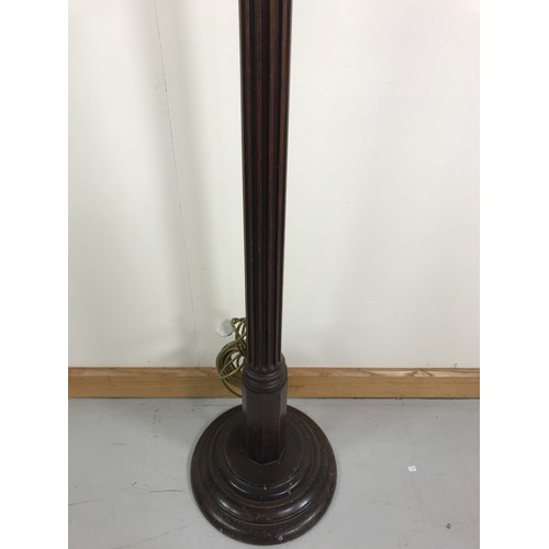 1213 - FLUTED LAMP STANDARD ON OCTAGONAL BASE