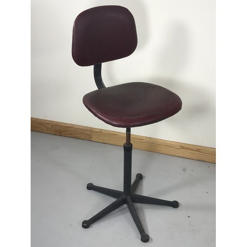 1152 - OPERATORS CHAIR