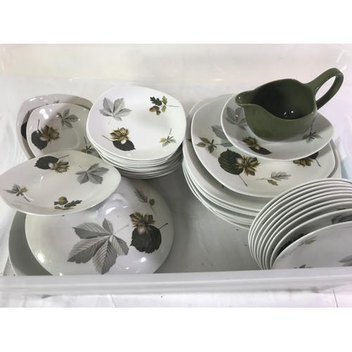 1593 - 48 PIECES OF MID WINTER STYLECRAFT TABLE WARE TO INCLUDE DINNER PLATES, SIDE PLATES AND SAUCE BOATS