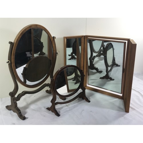 1174 - 2 OVAL MAHOGANY FRAMED DRESSING TABLE MIRRORS ON STANDS TOGETHER WITH A FOLDING MIRROR