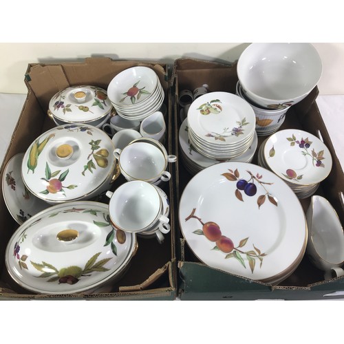 1568 - LARGE QUANTITY OF ROYAL WORCESTER EVESHAM WARE