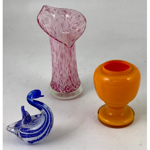 1745 - 3 PIECES STUDIO GLASS