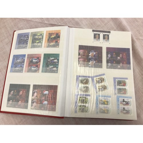 640 - GUERNSEY, ALDERNEY, QEII GUTTER PAIRS COLLECTION PLUS MINI SHEETS AND SHEETLETS IN 3 STOCK BOOKS, HI... 