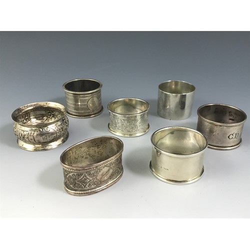 3409 - 7 VARIOUS SILVER NAPKIN RINGS APPROX. 178 g