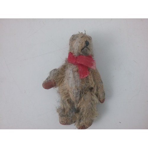 287 - 2 MINIATURE PLUSH BEARS AND 2 MINIATURE LEAD DOG FIGURES