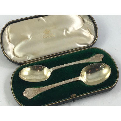 3415 - PAIR OF SILVER ELKINGTON PRESENTATION SPOONS IN BOX