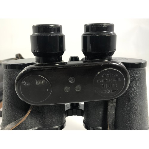 3177 - PAIR OF GERMAN WWII BINOCULARS POSSIBLY KRIEGSMARINE STAMPED 2225100BLC AND HAVING BENUTZER OKULARE ... 