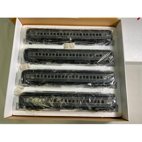 578 - GOLDEN GATE MODELS, USA STANDARD GAUGE PACK OF 4 NYC COACHES SET NUMBER 3 COMPRISING COACHES 2321, 2... 