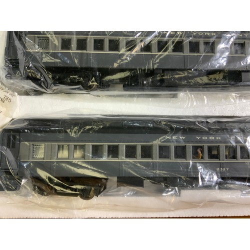 578 - GOLDEN GATE MODELS, USA STANDARD GAUGE PACK OF 4 NYC COACHES SET NUMBER 3 COMPRISING COACHES 2321, 2... 