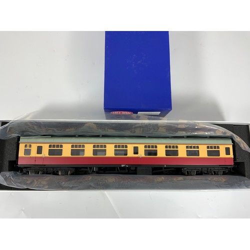 534 - HELJAN BOXED MODEL RAILWAY 0 GAUAGE COACH 4910, SO, CARMINE AND CREAM, MARK I COACH