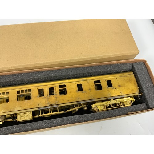 544 - MODEL RAILWAY TOWER 0 GAUGE BRASS COACH KITS UNPAINTED AND IN BOXED CONDITION MARK I BSK COACH