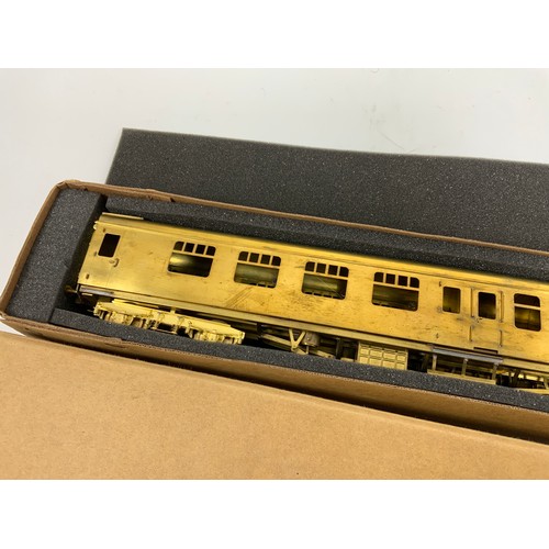 547 - MODEL RAILWAY TOWER 0 GAUGE BRASS COACH KITS UNPAINTED AND IN BOXED CONDITION MARK I BSK COACH