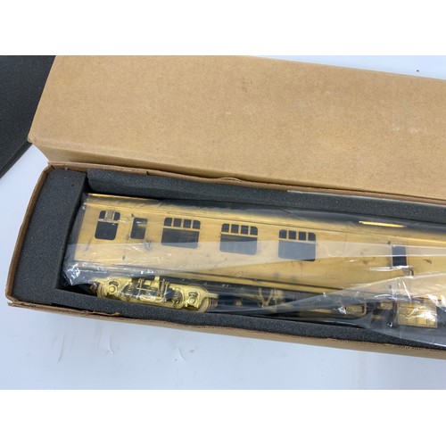 548 - MODEL RAILWAY TOWER 0 GAUGE BRASS COACH KITS UNPAINTED AND IN BOXED CONDITION MARK I RMB COACH