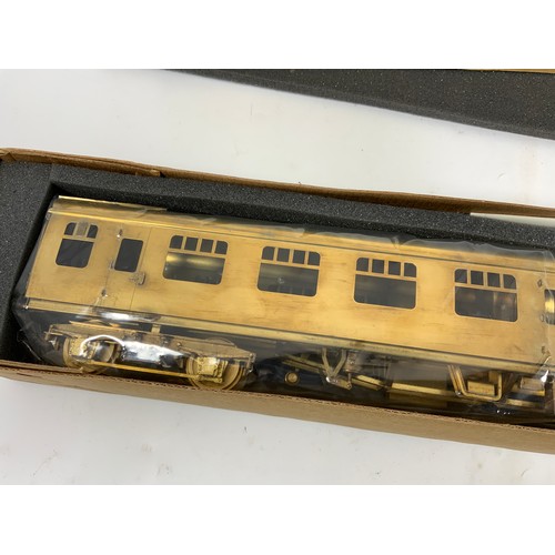 549 - MODEL RAILWAY TOWER 0 GAUGE BRASS COACH KITS UNPAINTED AND IN BOXED CONDITION MARK I SO COACH