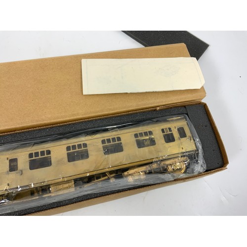 553 - MODEL RAILWAY TOWER 0 GAUGE BRASS COACH KITS UNPAINTED AND IN BOXED CONDITION MARK I FO COACH