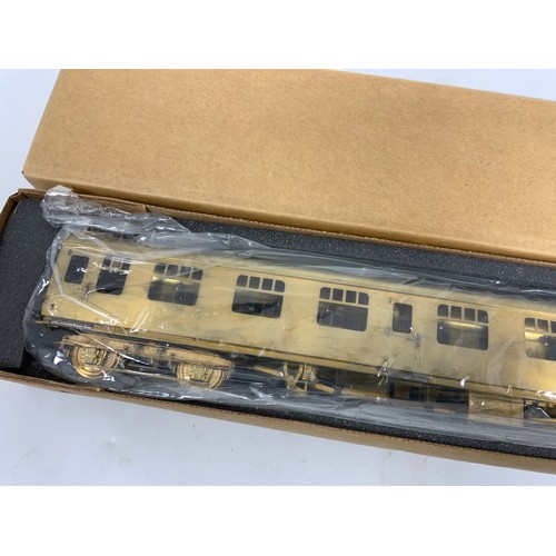 553 - MODEL RAILWAY TOWER 0 GAUGE BRASS COACH KITS UNPAINTED AND IN BOXED CONDITION MARK I FO COACH