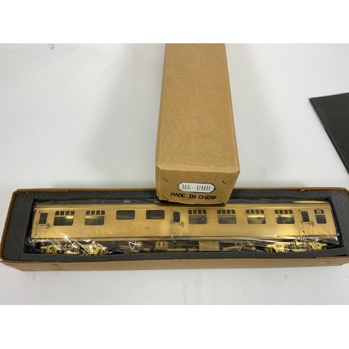 557 - MODEL RAILWAY TOWER 0 GAUGE BRASS COACH KITS UNPAINTED AND IN BOXED CONDITION MARK I RMB COACH