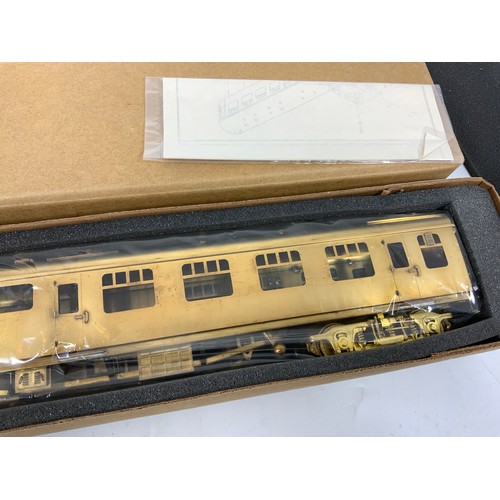 557 - MODEL RAILWAY TOWER 0 GAUGE BRASS COACH KITS UNPAINTED AND IN BOXED CONDITION MARK I RMB COACH