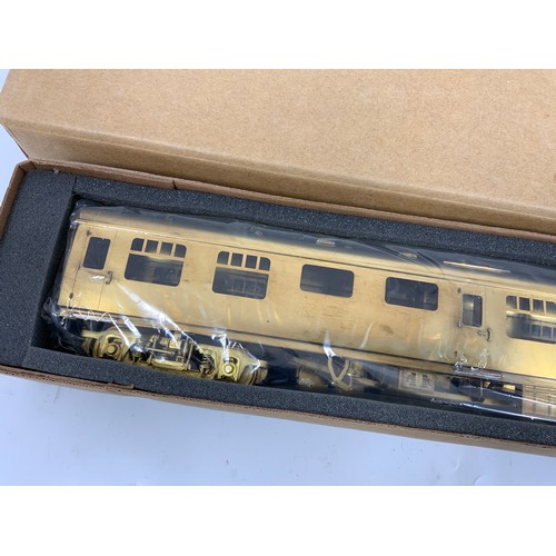 557 - MODEL RAILWAY TOWER 0 GAUGE BRASS COACH KITS UNPAINTED AND IN BOXED CONDITION MARK I RMB COACH