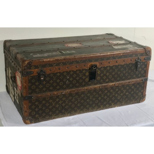 3142 - VINTAGE LOUIS VUITTON TRAVEL TRUNK, 85 cm WIDE X 50 cm X 39 cm HIGH HAVING ORIGINAL LOUIS VUITTON LA... 