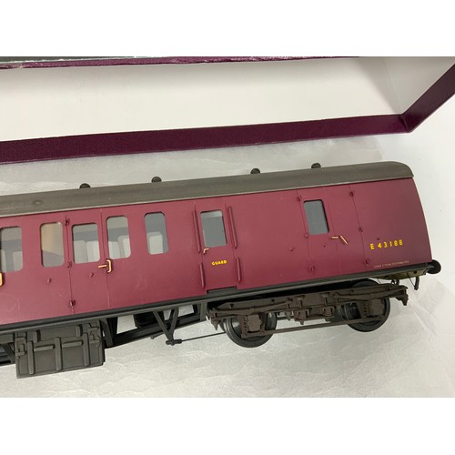 559 - EASY BUILD MARK I COACH KIT 7MM SCALE (0 GAUGE) TYPE 371 SUBURBAN COACH BRK PAINTED IN MAROON LIVERY... 