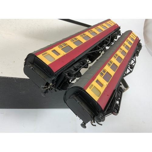 561 - 2 KIRK/EASY-BUILD LMS OPEN THIRD 0 GAUGE MODEL RAILWAY COACHES BUILT AND PAINTED IN CARMINE AND CREA... 