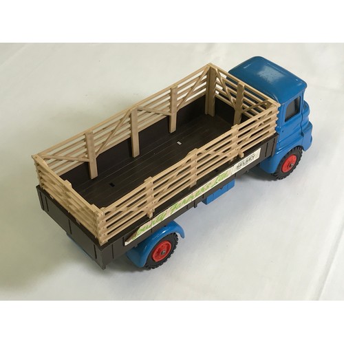 359 - TRIANG DIE CAST LORRY WITH PLASTIC LORRY BED RESTRAINT LIVERY OF COUNTRY FARMERS LIMITED HEAD OFFICE... 