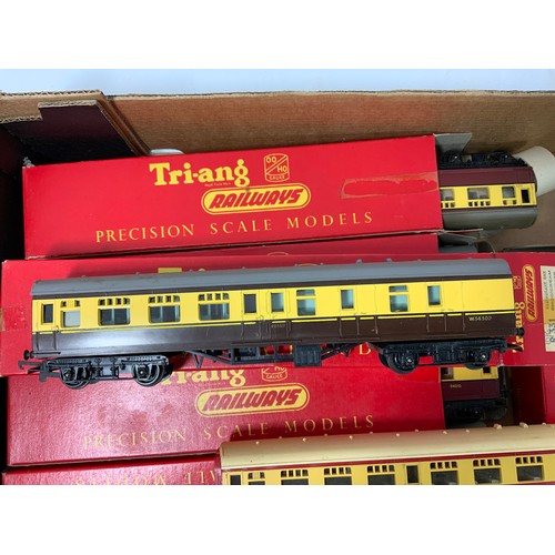 508 - TRIANG MODEL RAILWAYS 10 BOXED EARLY TRIANG MARK I COACHES IN CARMINE AND CREAM AND CHOCOLATE AND CR... 