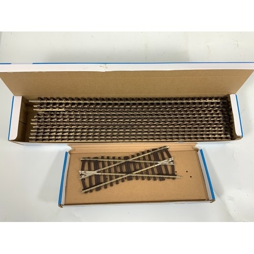 590 - MODEL RAILWAY TRACK LENZ O GAUGE 45010 PACK OF STRAIGHT TRACK PLUS 45030 FLAT CROSS OVER OF 22.5 DEG... 